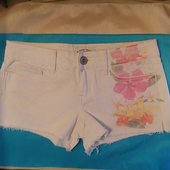 Aeropostale Pants - Super cute shorts! NWOT!